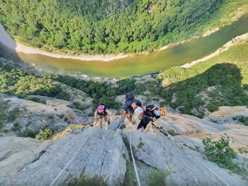 Frissonner sur le plus haut rappel d'Ardèche