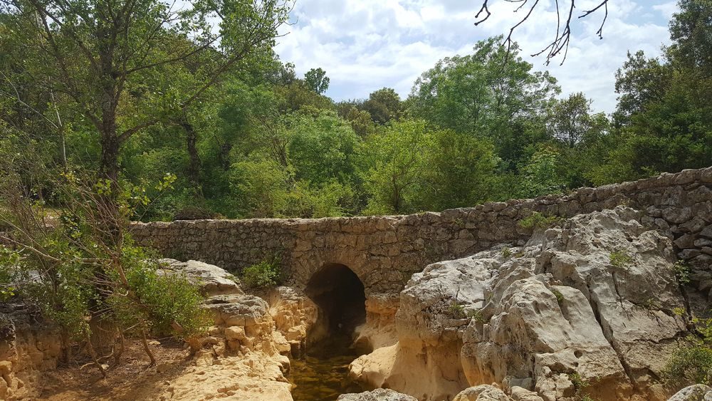 Chemin des vieilles pierres