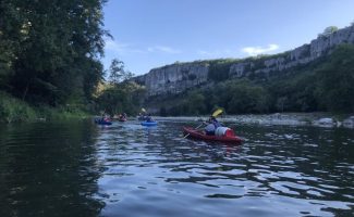 Descente en canoë de soirée accompagnée d’un moniteur