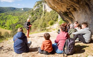 Le petit Tom des cavernes au Pont d'Arc