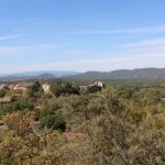 © Vue sur le village depuis la terrasse de la maison - Mas de la Fontenette