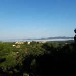 © Vue sur le village depuis la terrasse de la maison - Mas de la Fontenette