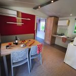 © CAMPING LE COIN CHARMANT mobil-home grand  espace PMR - CAMPING LE COIN CHARMANT mobil-home grand  espace PMR