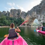 © Descendre les Gorges de l'Ardèche en canoë - © Tristan Shu Auvergne Rhône Alpes Tourisme